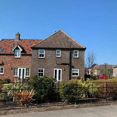 12 Close At The Bay Filey, Sleeps 8, 2 Dogs Welcome For Free Too * 法利