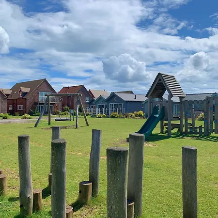 Holiday home 12 Close At The Bay Filey, Sleeps 8, 2 Dogs Welcome For Free Too