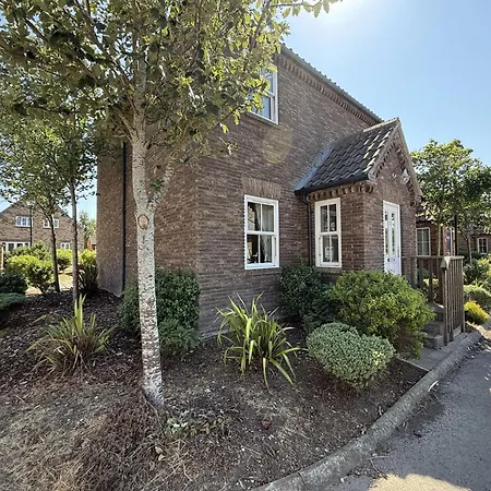 12 Close At The Bay Filey, Sleeps 8, 2 Dogs Welcome For Free Too Holiday home